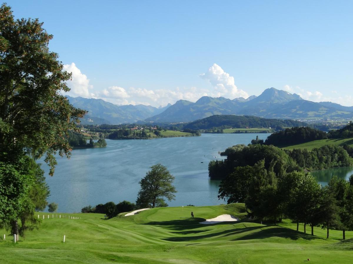 Готель Golf De La Gruyere Pont-la-Ville Екстер'єр фото